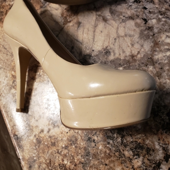 GUESS Tan Heels Size 10 - Picture 7 of 14